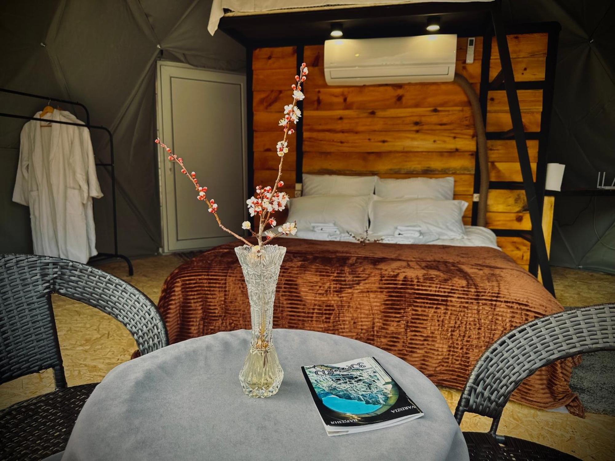 Vardzia Glamping Bagian luar foto