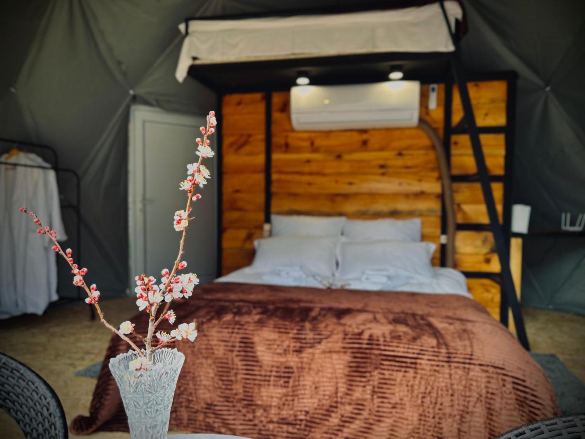 Vardzia Glamping Bagian luar foto