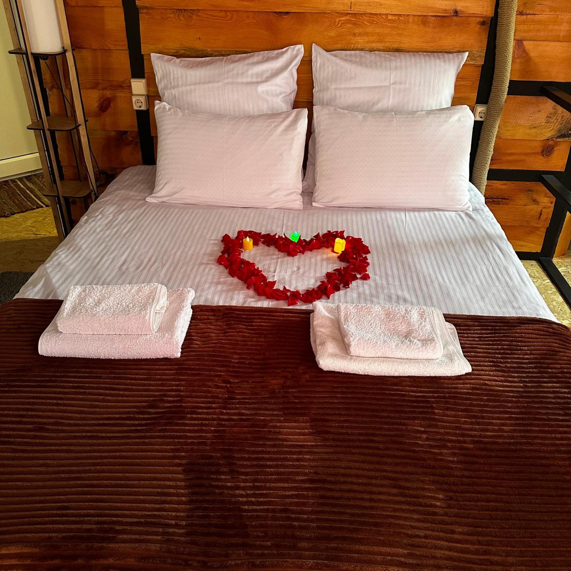 Vardzia Glamping Bagian luar foto