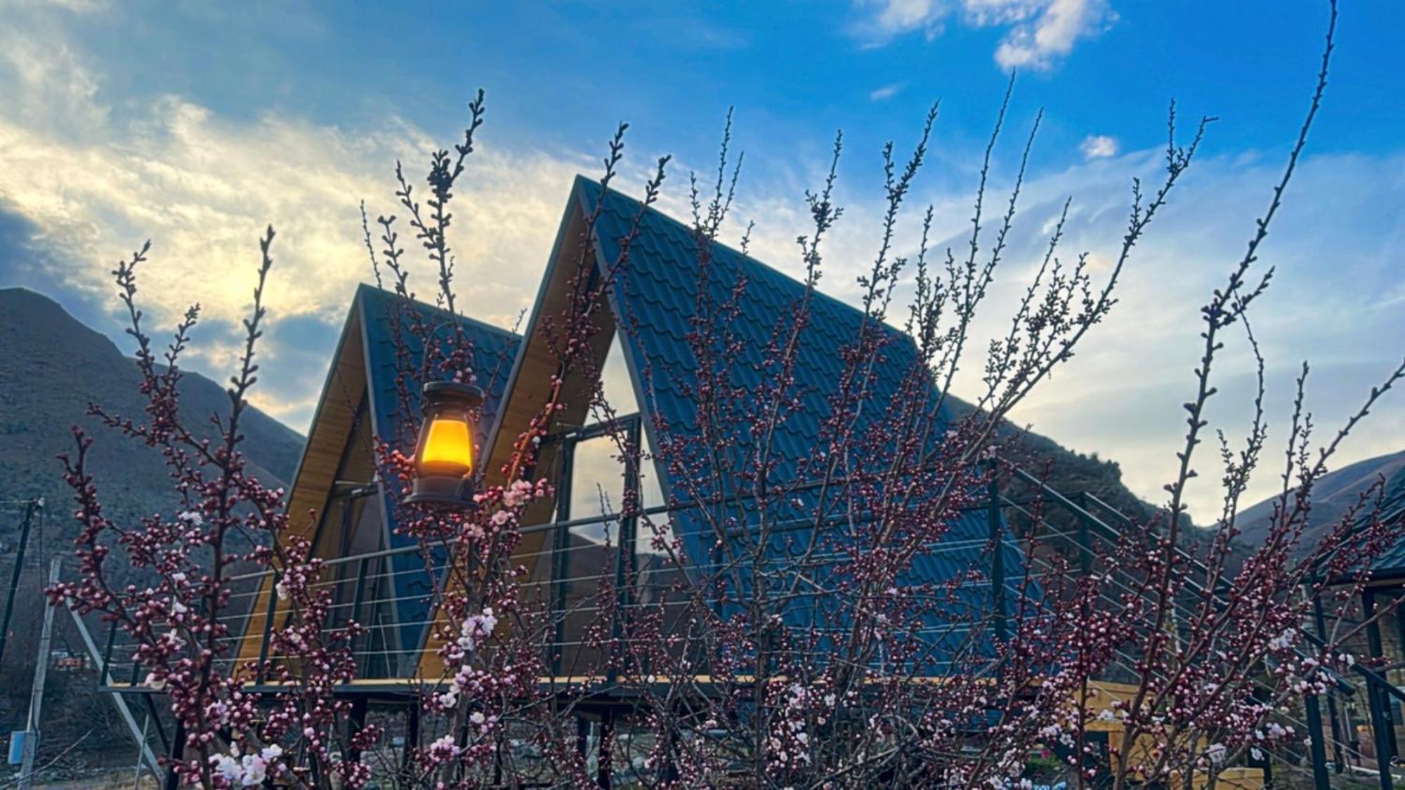 Vardzia Glamping Bagian luar foto