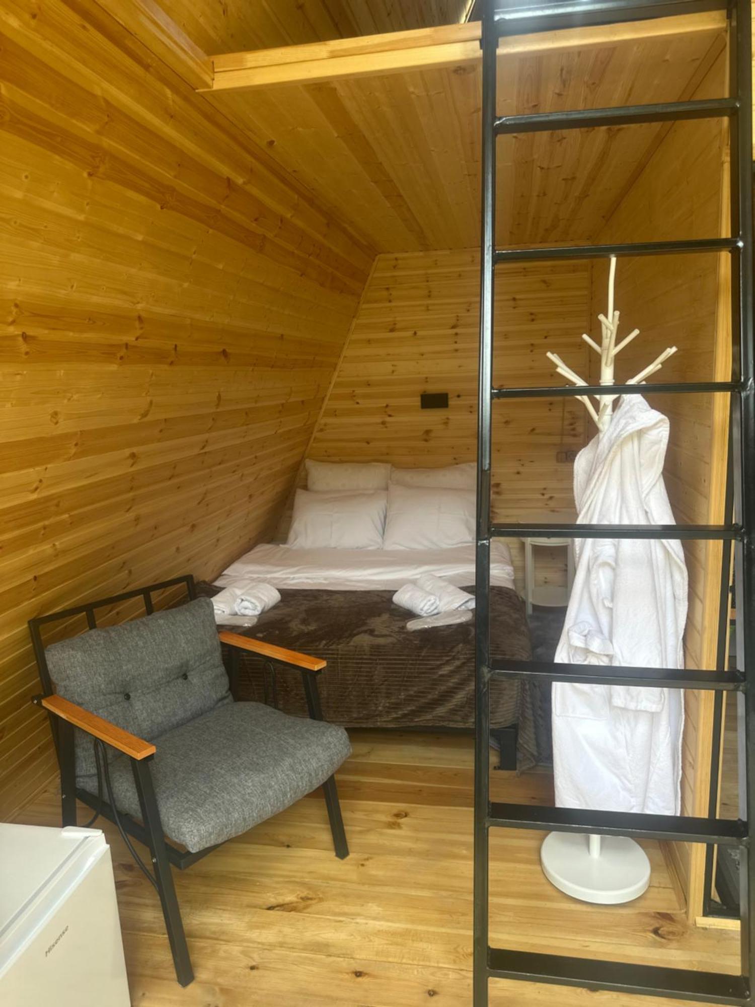 Vardzia Glamping Bagian luar foto